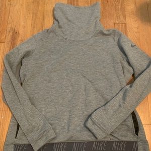 Crowl neck Nike sweatshirt